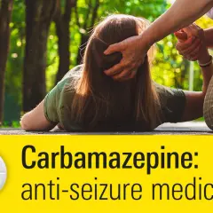 Osoba pomaga drugiej, która upadła. Na dole białe tabletki i napis "Carbamazepine: anti-seizure medication". Neurotop może pomóc w takich sytuacjach.