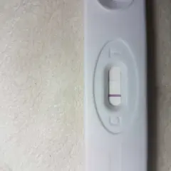 Test ciążowy z jedną kreską. Spóźnia mi się okres 2 tygodnie, a nie jestem w ciąży.